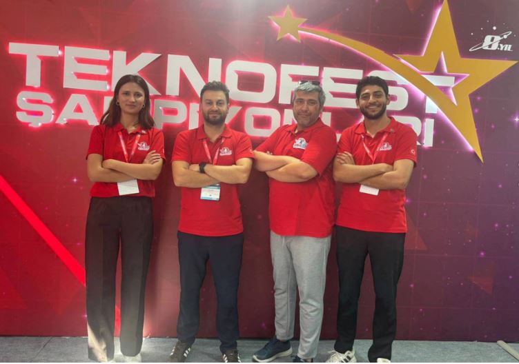 ALKÜ TEKNOFEST BİRİNCİLERİ ÖDÜLLERİNİ CUMHURBAŞKANINDAN ALDI