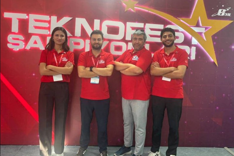 ALKÜ TEKNOFEST BİRİNCİLERİ ÖDÜLLERİNİ CUMHURBAŞKANINDAN ALDI ALKÜ TEKNOFEST BİRİNCİLERİ ÖDÜLLERİNİ CUMHURBAŞKANINDAN ALDI
